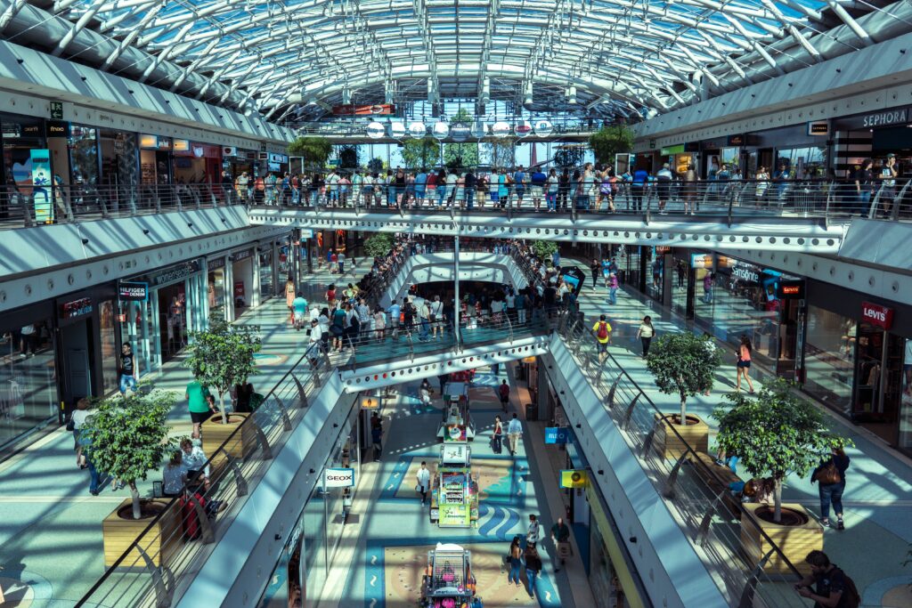 photo of the interior of a shopping mall for an article about consumer behavior in latin america.